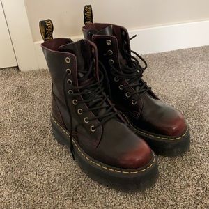 Dr. Martens Jadon boot. Cherry red Oxford rub off